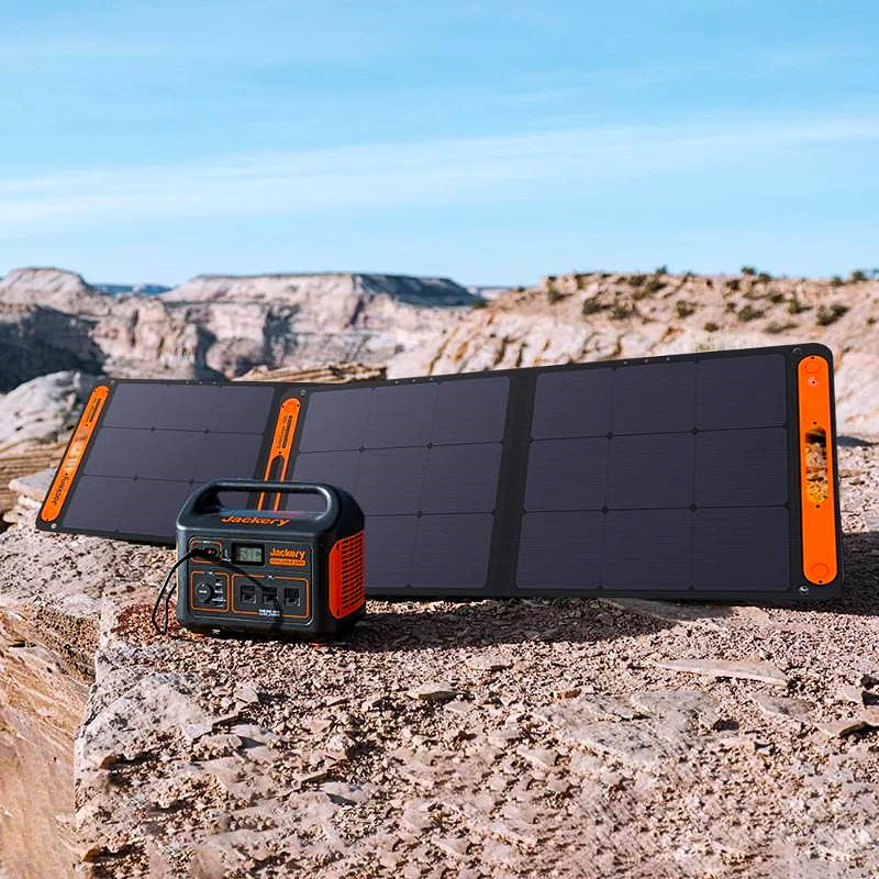 jackery portable power station explorer 1000 lifestyle image showing the product sitting outside in the desert sun with the solarsaga solar panels